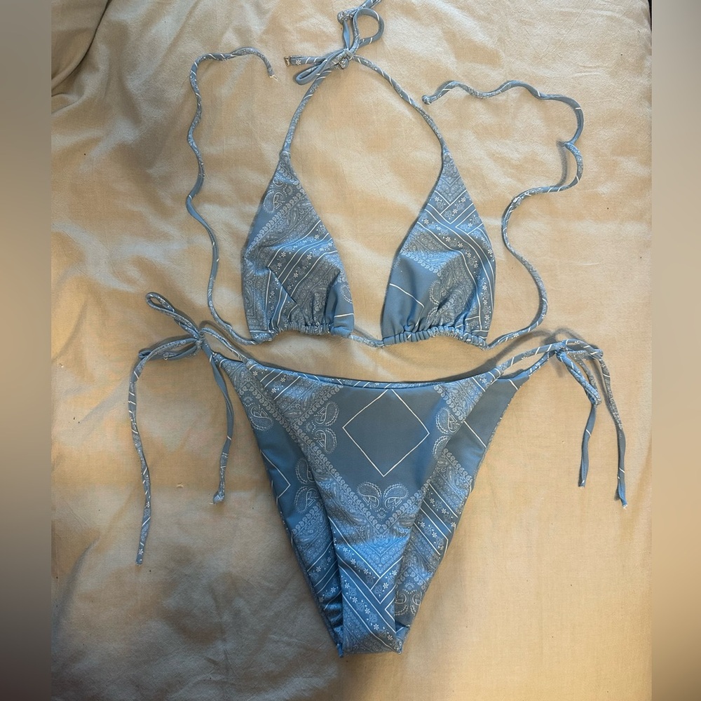 Skatie x Amber Fillerup paisley bikini